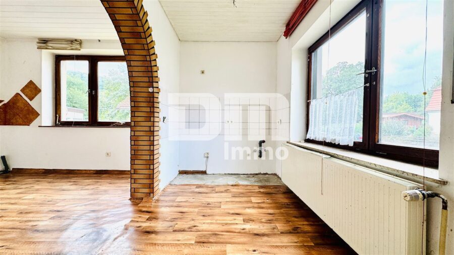 Großzügiges Einfamilienhaus mit viel Platz, riesigem Gartenareal und viel Potenzial - EG Küche / Essbereich
